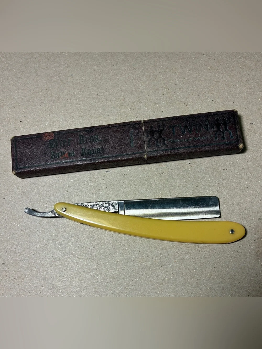 vintage Brummel-Werk (Beau Brummel) folding straight razor for shaving